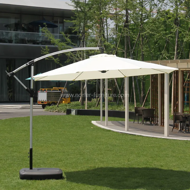 Wat maakt de volledig uit aluminium geborstelde bananenparasol van Norler de ultieme schaduwoplossing voor buitenleven?
