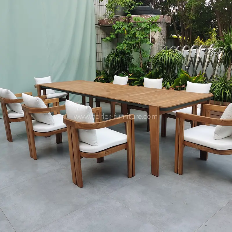 Duurzame buitentheak houten eettafel en stoel