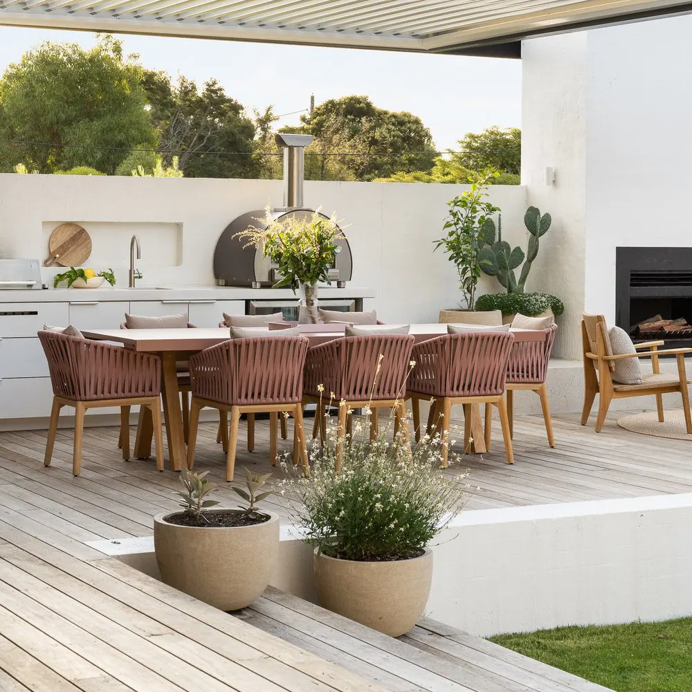 High-end buitenmeubilair creëert een luxe vrijetijdsruimte