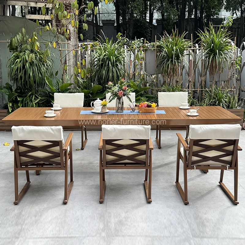 Buiten aluminium frame touw eettafel en stoelen