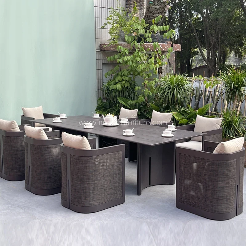 Buitenaluminium met textileen dinerset